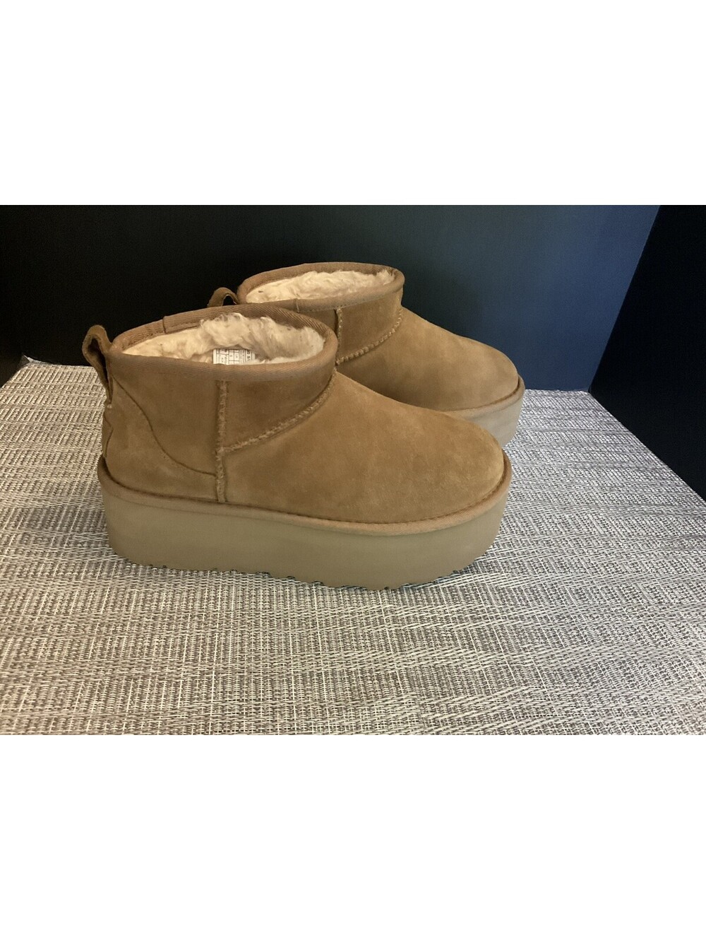 Womens UGG Classic Ultra Mini Platform Chestnut Boots. Size 7. Nice Boots!!!
